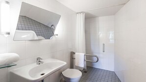 A modern bathroom with a sink, toilet, and shower. - B&B Hotel Düsseldorf-Hbf (Düsseldorf)
