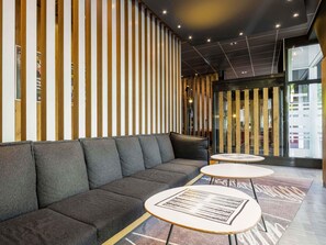 Lobby - B&B Hotel Düsseldorf-Hbf (Düsseldorf)