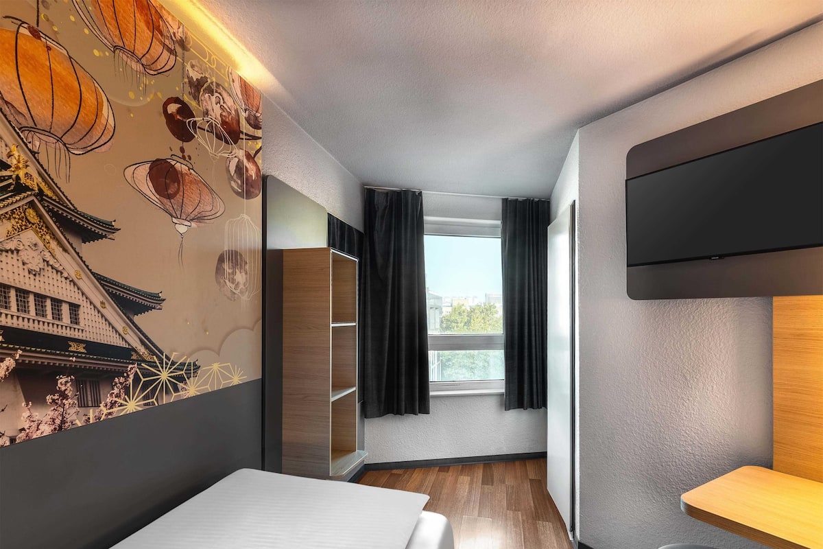 Single Room | Desk, blackout drapes, soundproofing, free WiFi