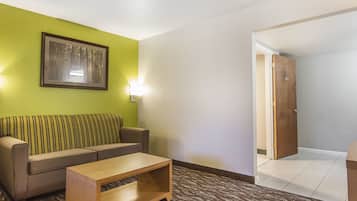 Suite estudio, 1 cama King size, para no fumadores | Escritorio, espacio para trabajar con laptop y cortinas blackout