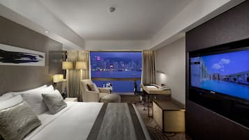 Crown Premier Room | In-room safe, desk, laptop workspace, free cribs/infant beds