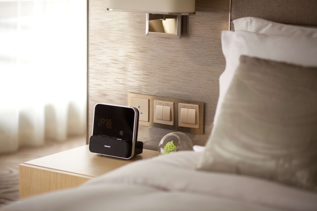 セーフティボックス (室内)、デスク、ノートパソコン用作業スペース、WiFi (無料)