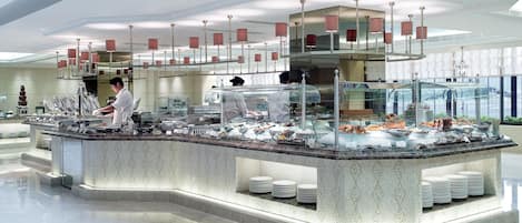 Daily buffet breakfast (HKD 305 per person)