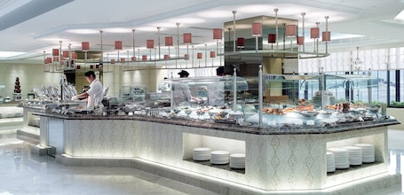 Daily buffet breakfast (HKD 305 per person)