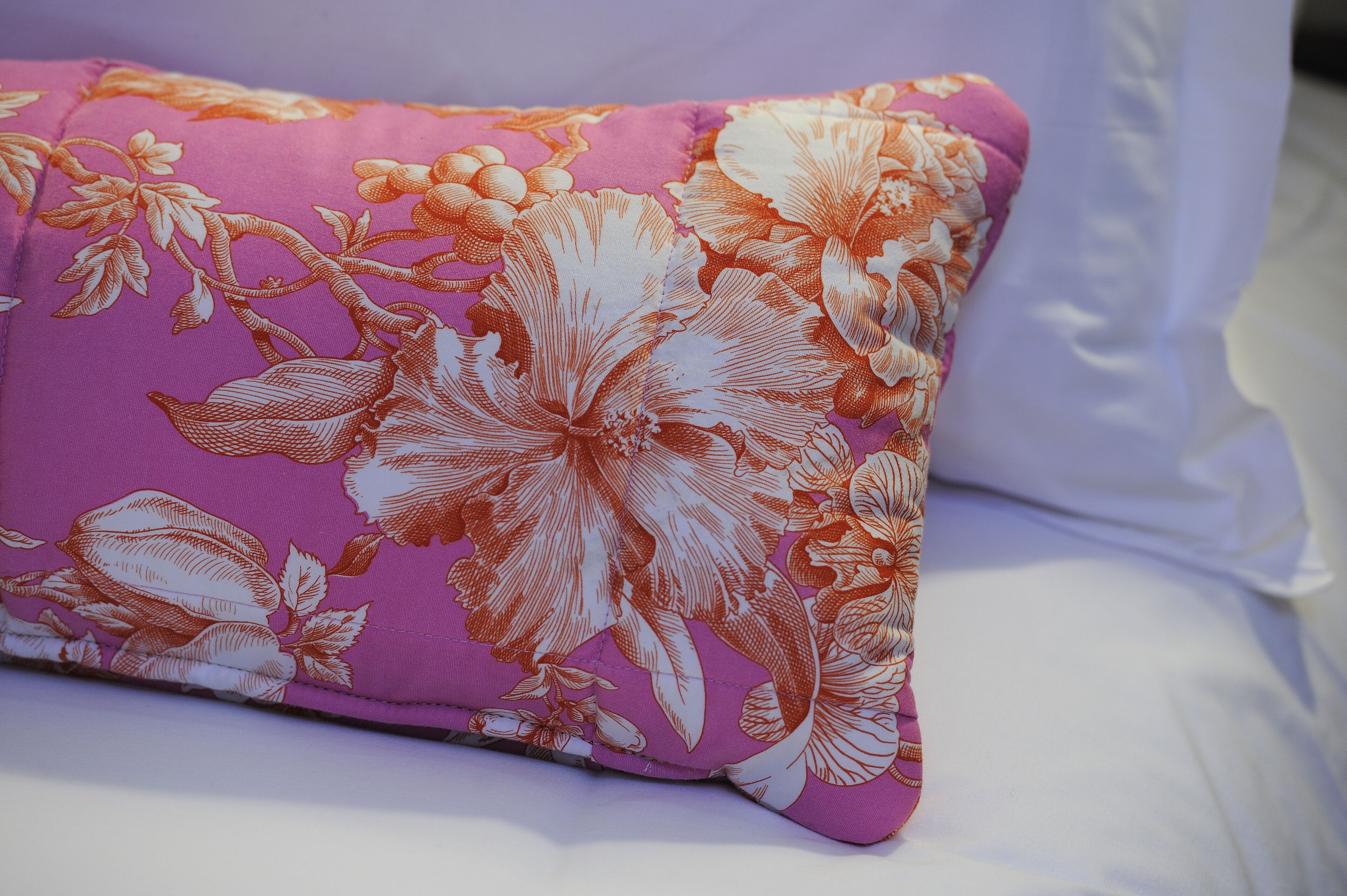 single room | minibar, in-room safe, individually decorated, individually furnished