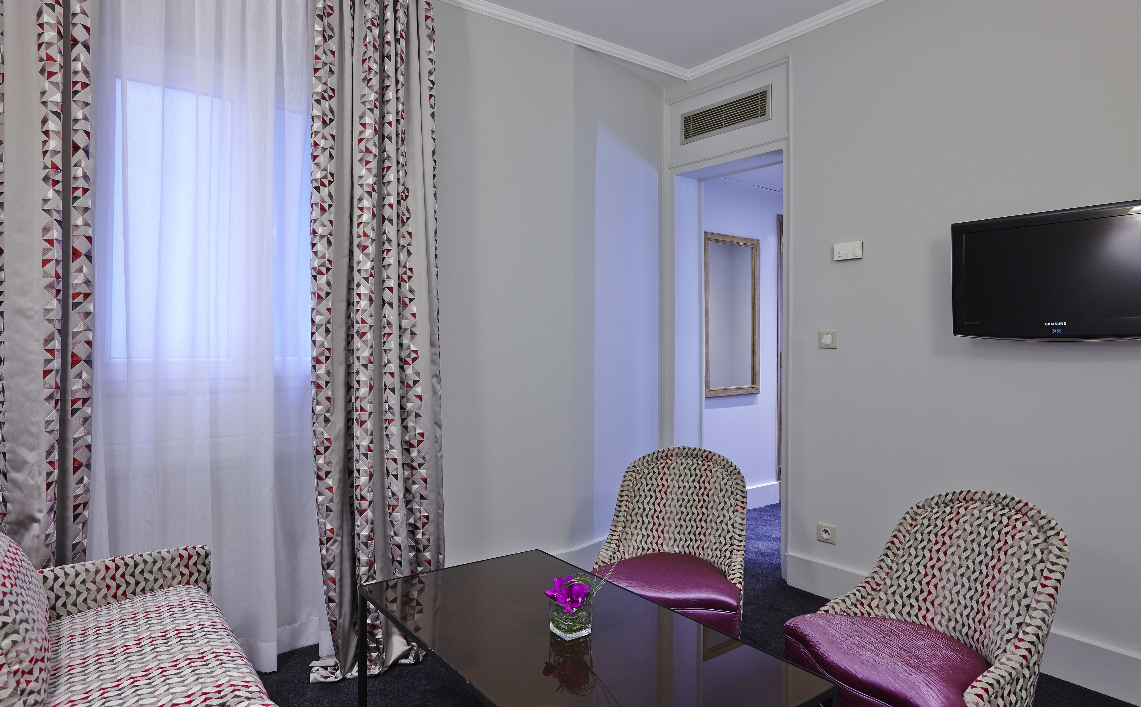 family room | minibar, in-room safe, individually decorated, individually furnished