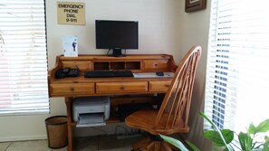 Business centre - Super 8 by Wyndham Waco/Mall area TX (Waco)