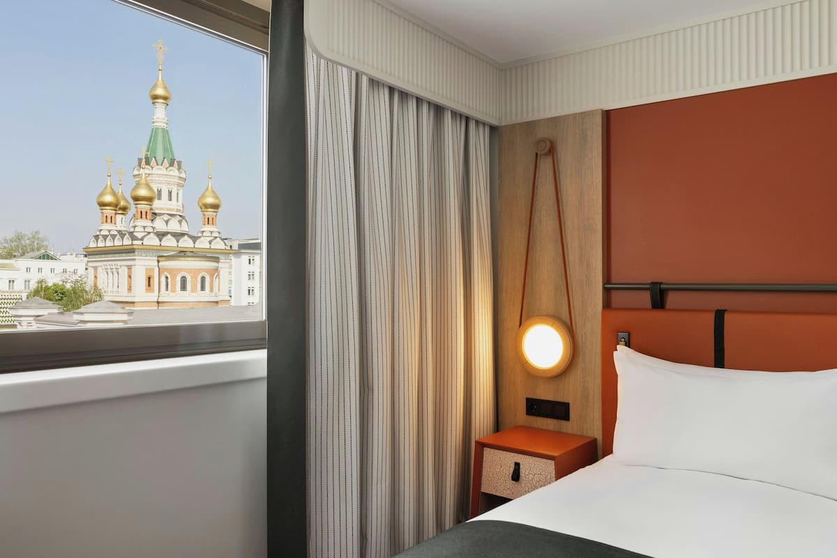 Surmatelas, minibar, coffres-forts dans les chambres, rideaux occultants
