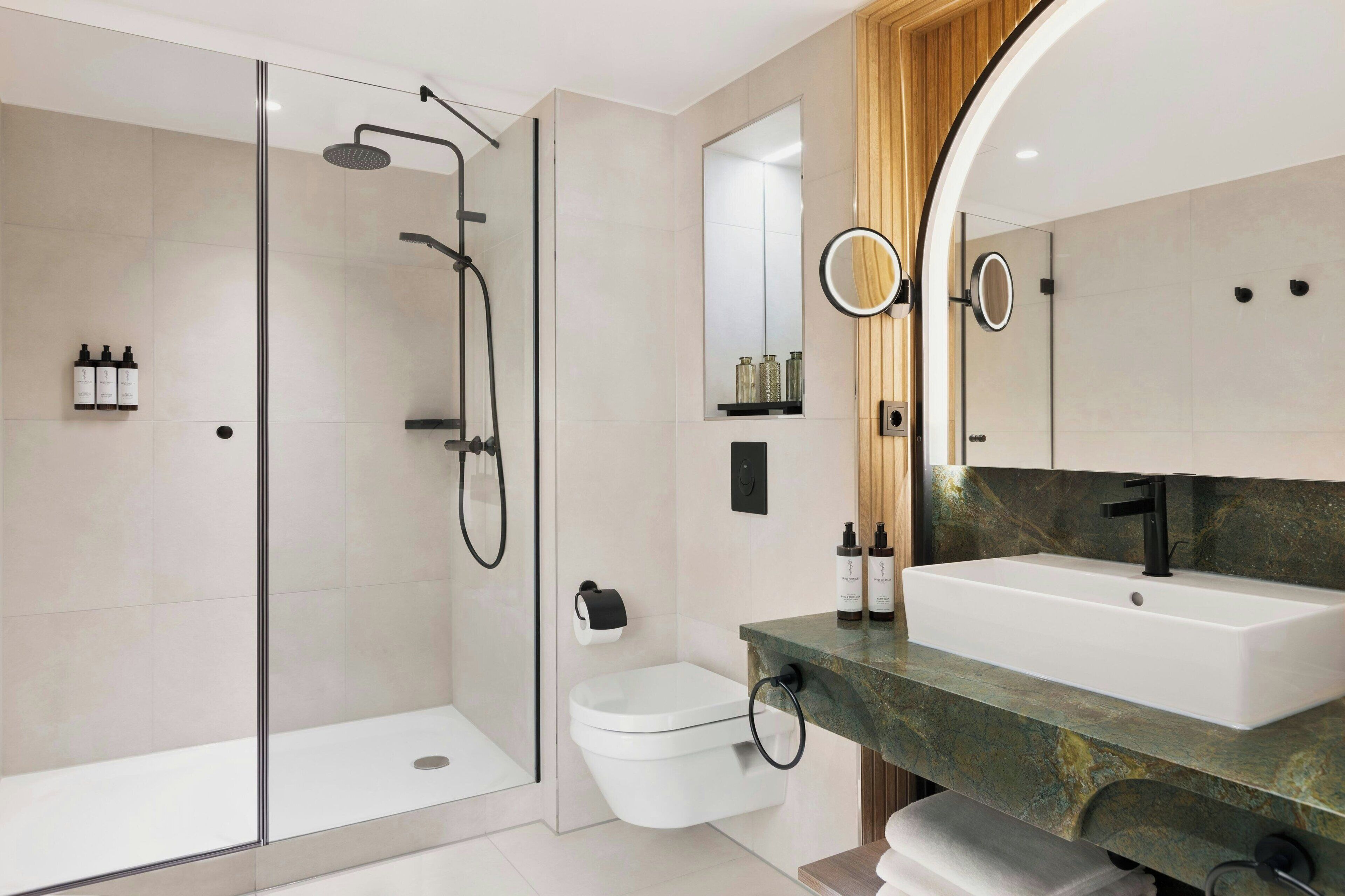 junior suite, 1 king bed, non smoking | bathroom | free toiletries, hair dryer, towels