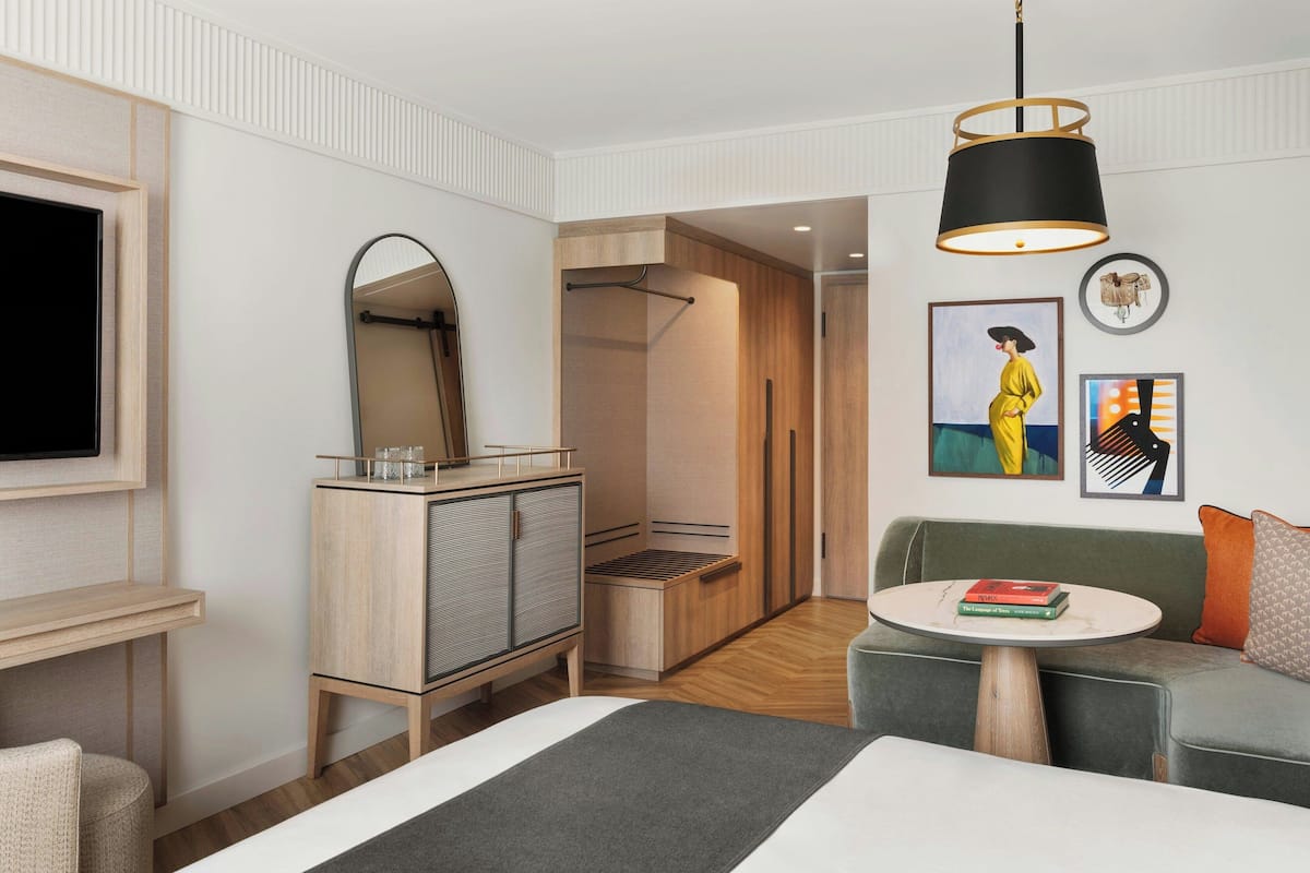 Camas com colchões pillow-top, frigobar, cofres nos quartos