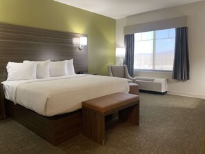 Schreibtisch, Bügeleisen/Bügelbrett, kostenlose Babybetten