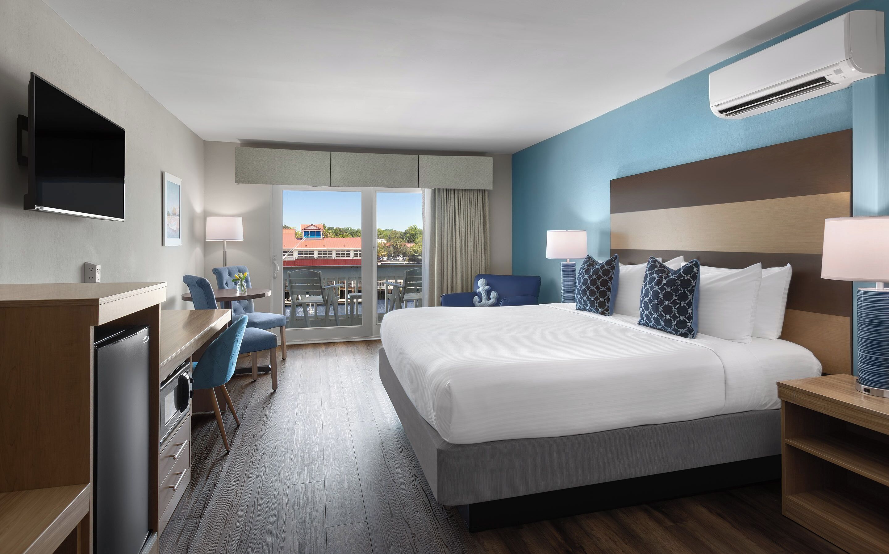 King Bed Creek Side | Iron/ironing board, rollaway beds, free WiFi, bed sheets