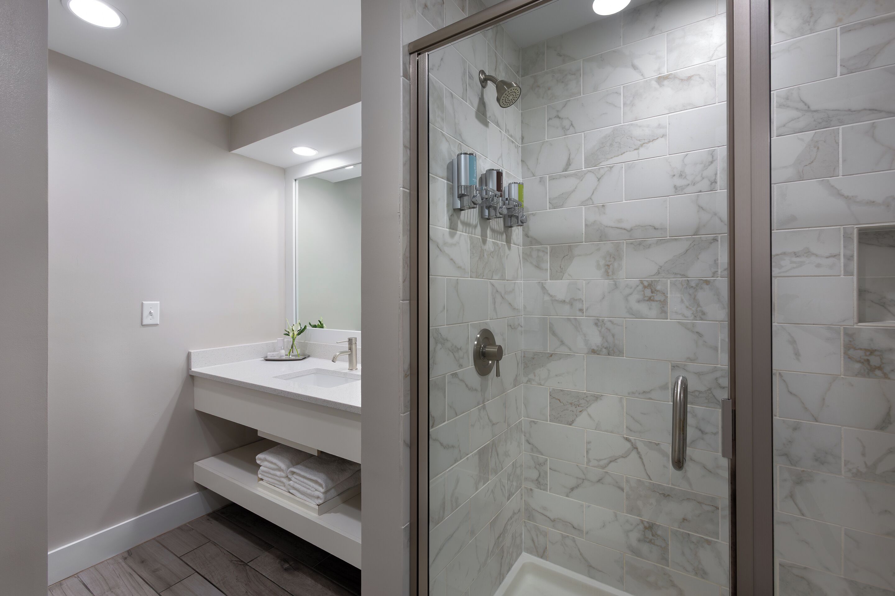 junior suite | bathroom | free toiletries, hair dryer, towels, soap