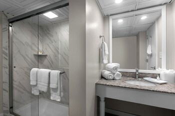 Free toiletries, hair dryer, towels, soap at Shem Creek Inn