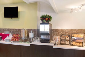 Dining - Ramada by Wyndham Fort Lauderdale Airport/Cruise Port (Fort Lauderdale)