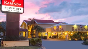 Unclassified image, 4 of 19, button - Ramada by Wyndham Fort Lauderdale Airport/Cruise Port (Fort Lauderdale)