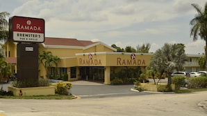 Unclassified image, 3 of 19, button - Ramada by Wyndham Fort Lauderdale Airport/Cruise Port (Fort Lauderdale)