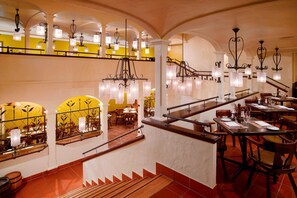 3 restaurants, breakfast, lunch, dinner served; American cuisine