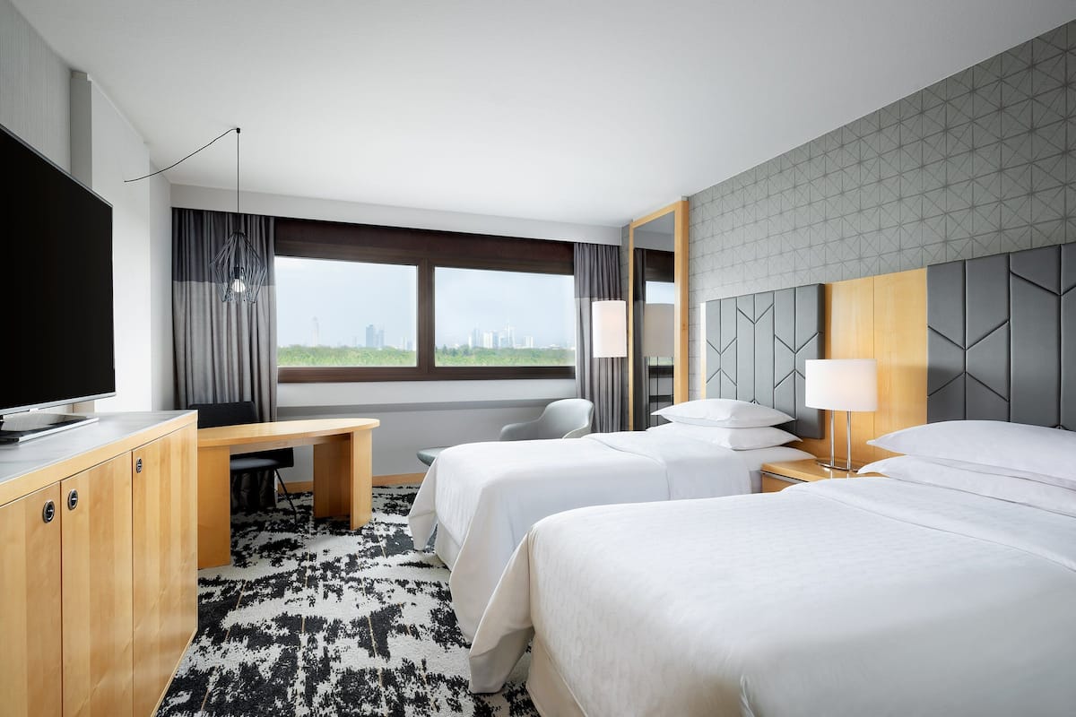 Deluxe Room, 2 Twin Beds | Hypo-allergenic bedding, in-room safe, desk, laptop workspace