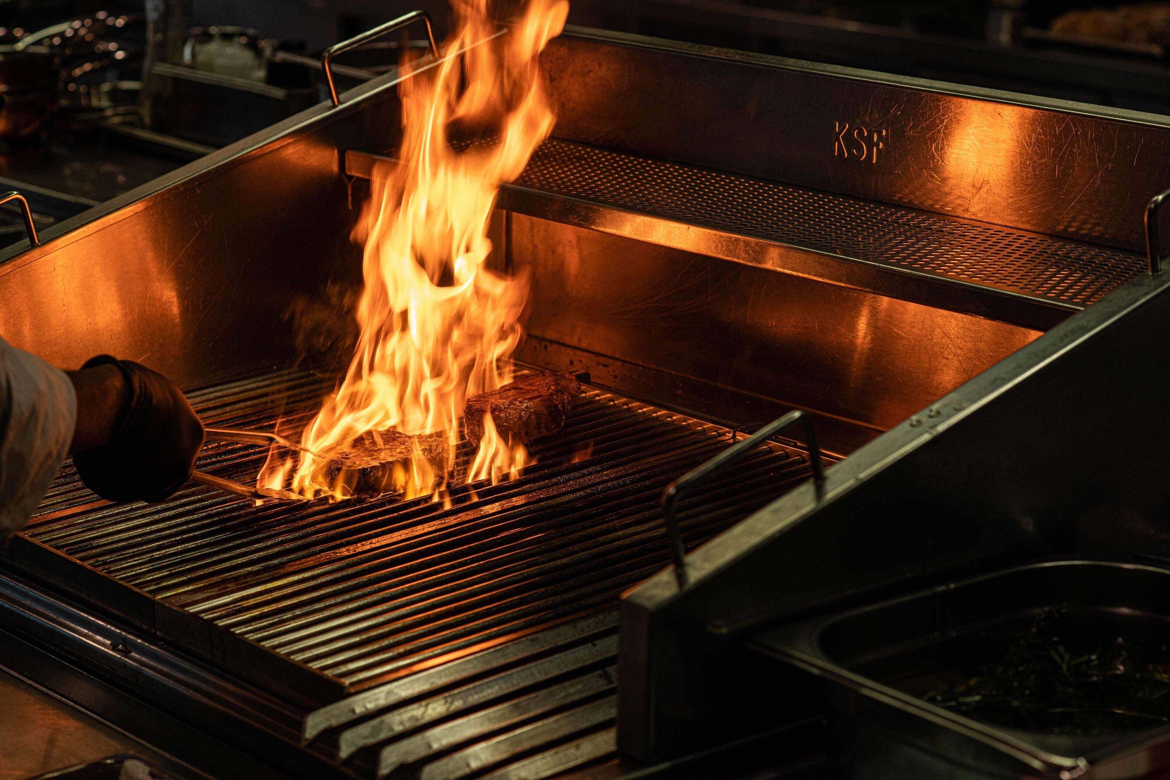 3 restaurants, breakfast, lunch, dinner served; american cuisine