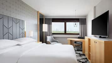 Hypo-allergenic bedding, in-room safe, desk, laptop workspace