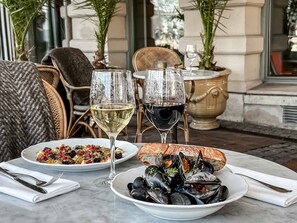 ランチ、ディナーに営業 (スカンジナビア料理)