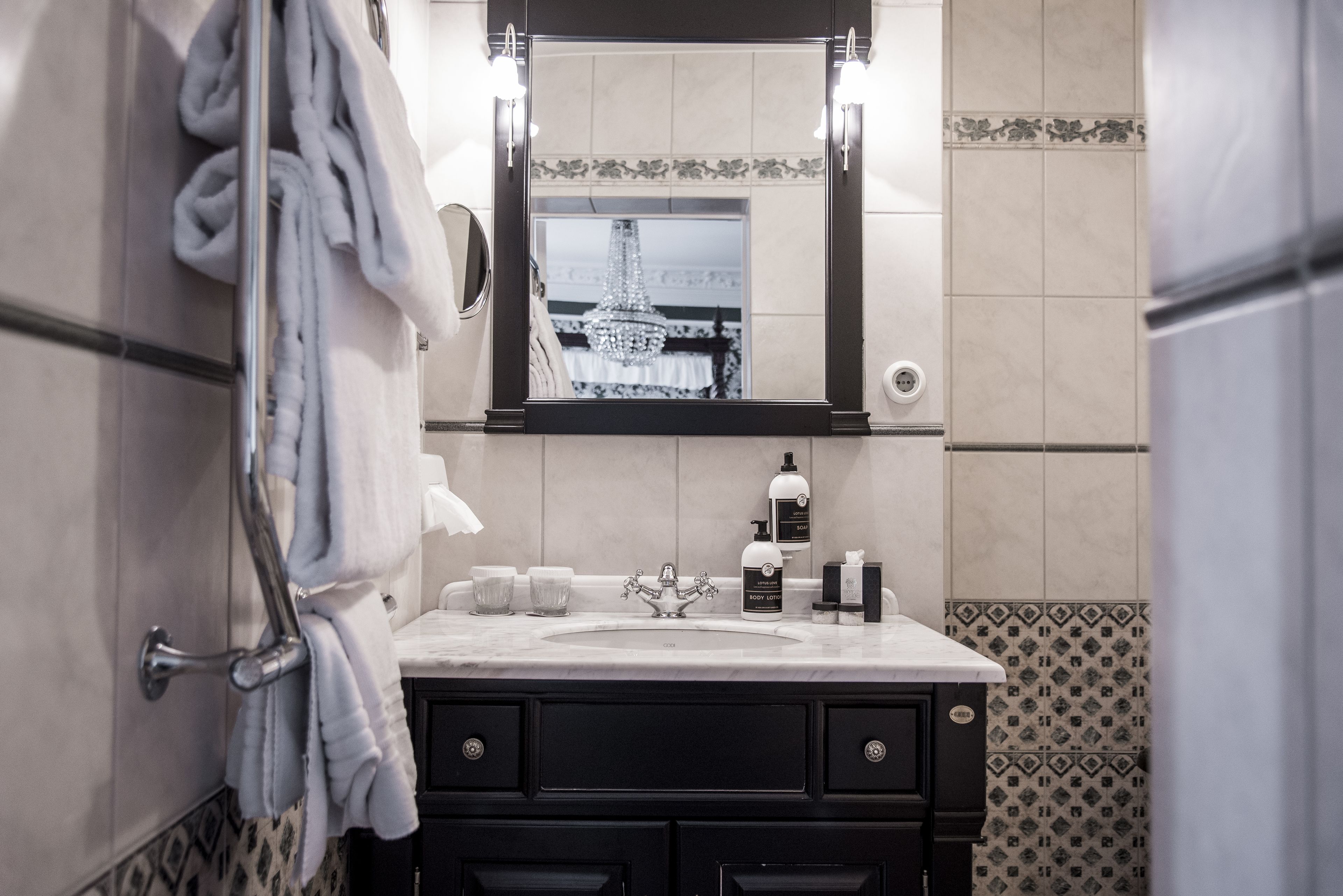 executive double room, city view | bathroom | free toiletries, hair dryer, towels