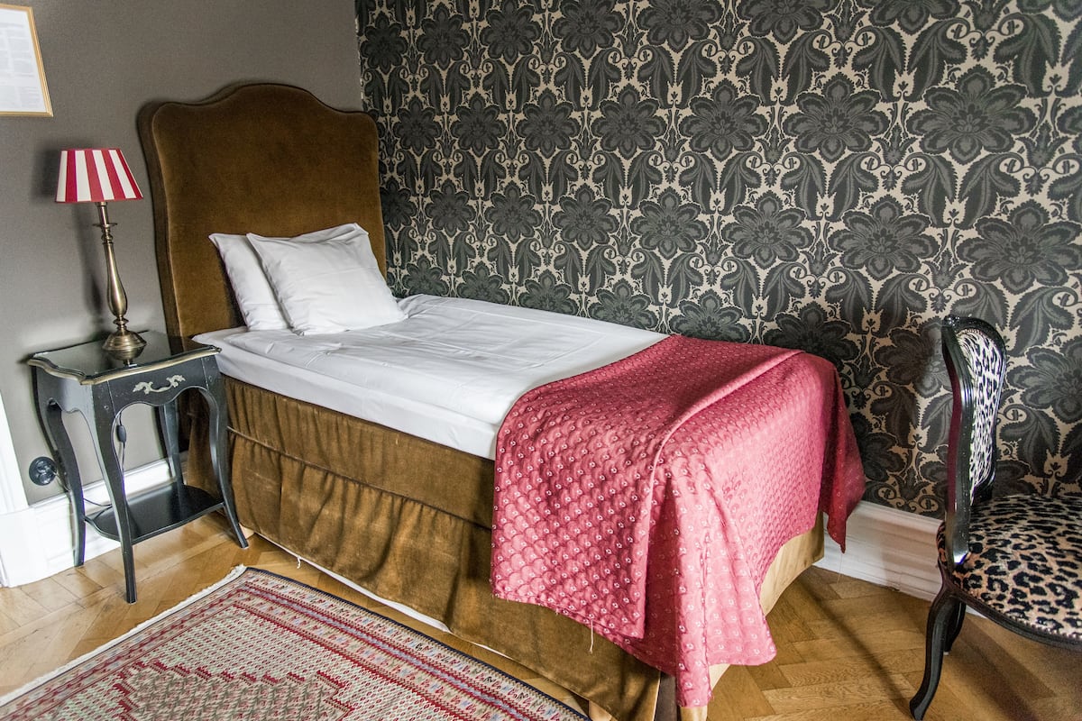 Enkeltrom – classic | Blendingsgardiner, strykejern/-brett, barnesenger og wi-fi (inkludert)