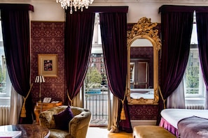 Executive Double Room, City View | Individually decorated, individually furnished, blackout drapes