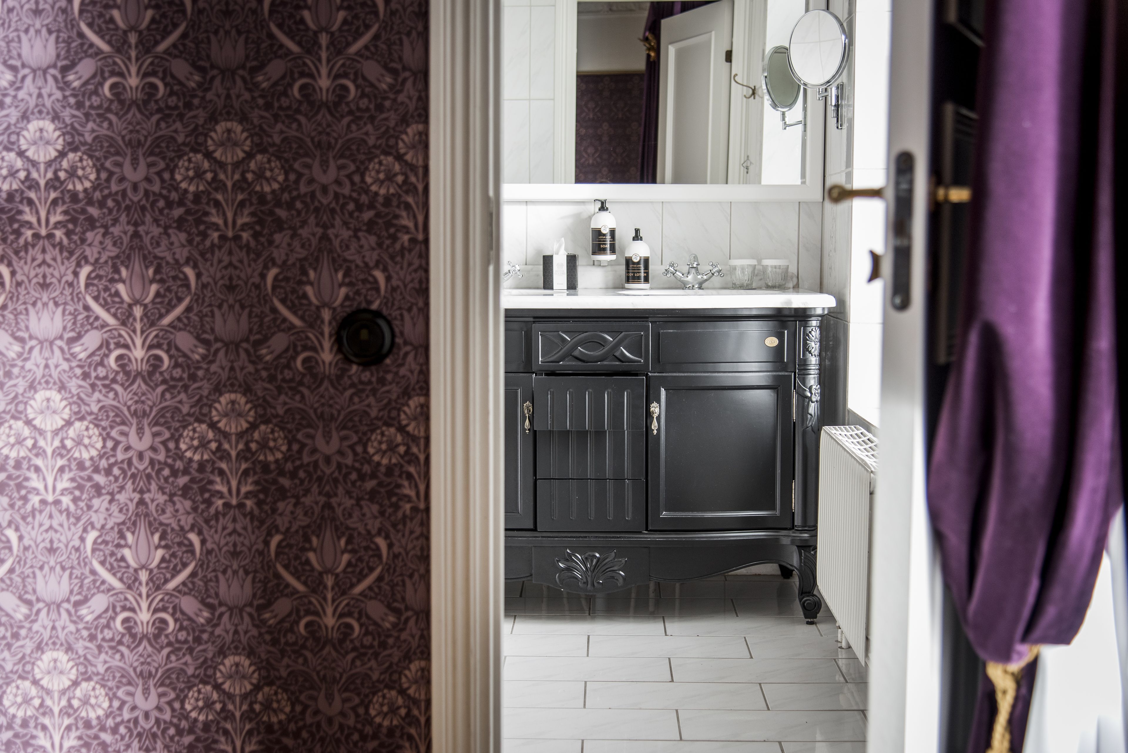 executive double room, balcony, city view | bathroom | free toiletries, hair dryer, towels