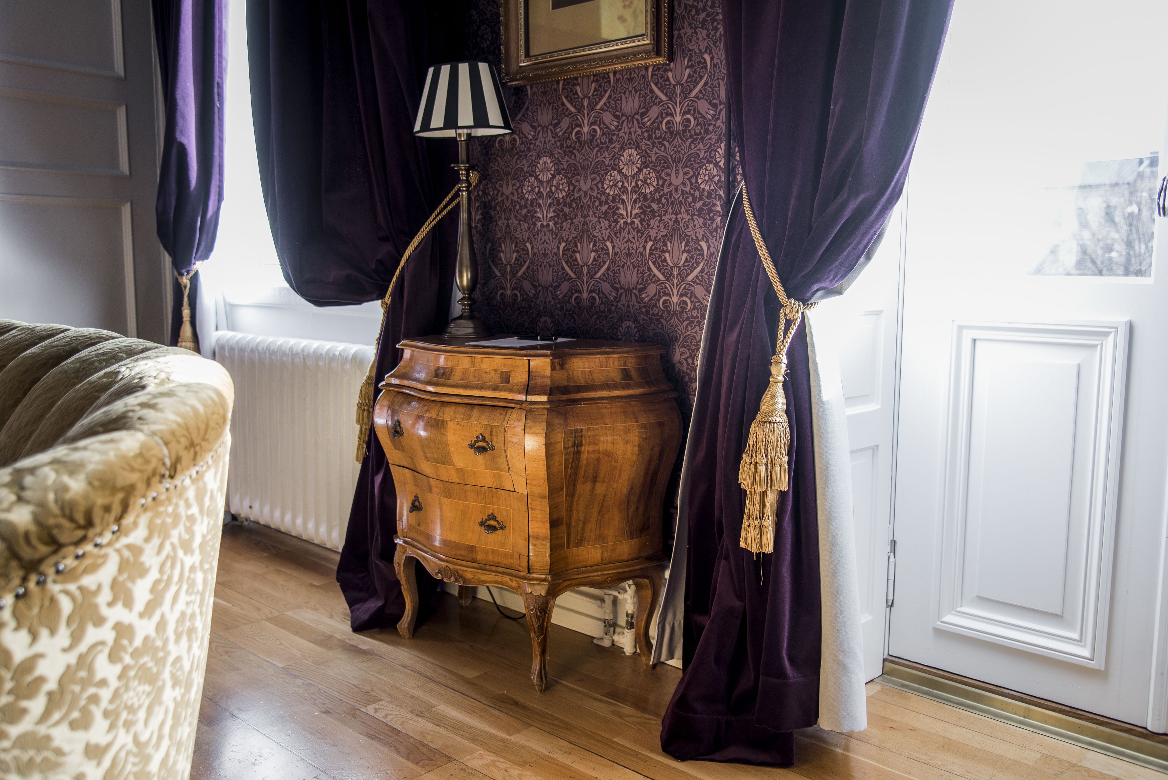 executive double room, balcony, city view | interior detail