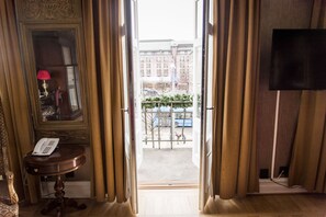 Quarto casal executivo, sacada, vista para a cidade | Vista do quarto