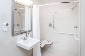 Zimmer, 1 King-Bett, barrierefrei, Nichtraucher | Barrierefreies Bad