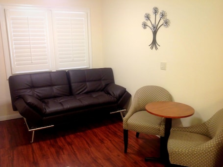 Interior detail. FairBridge Inn & Suites Merced/Gateway to Yosemite