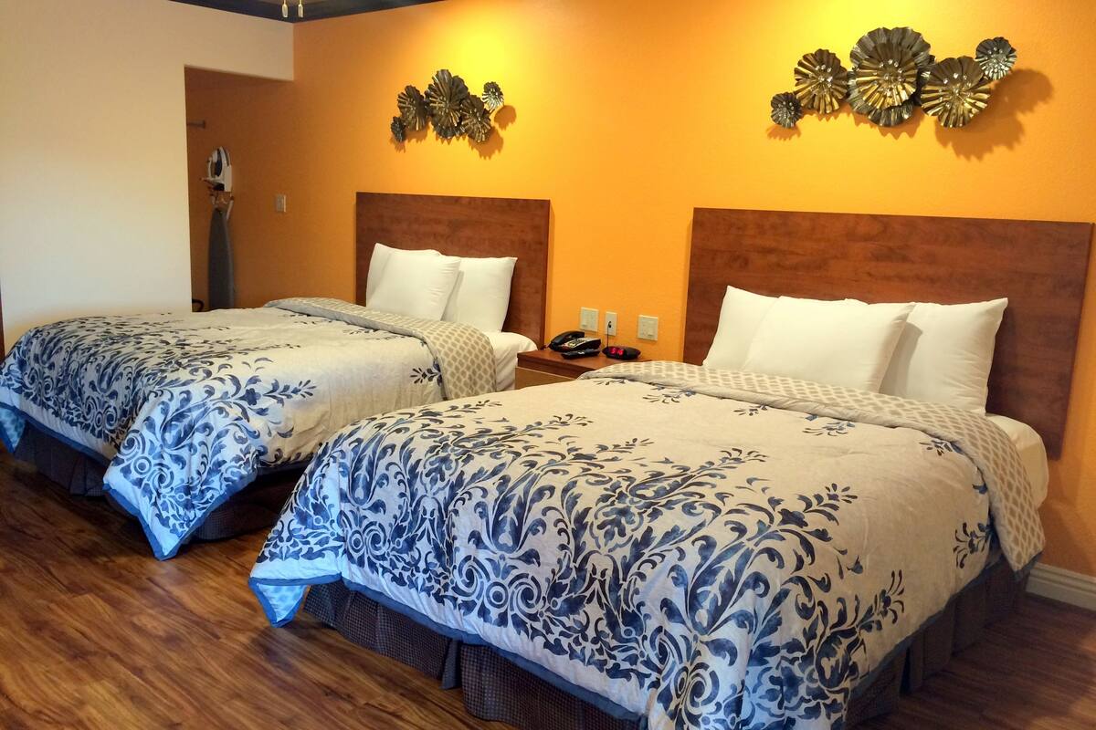 Premium bedding, desk, blackout drapes, WiFi (free)