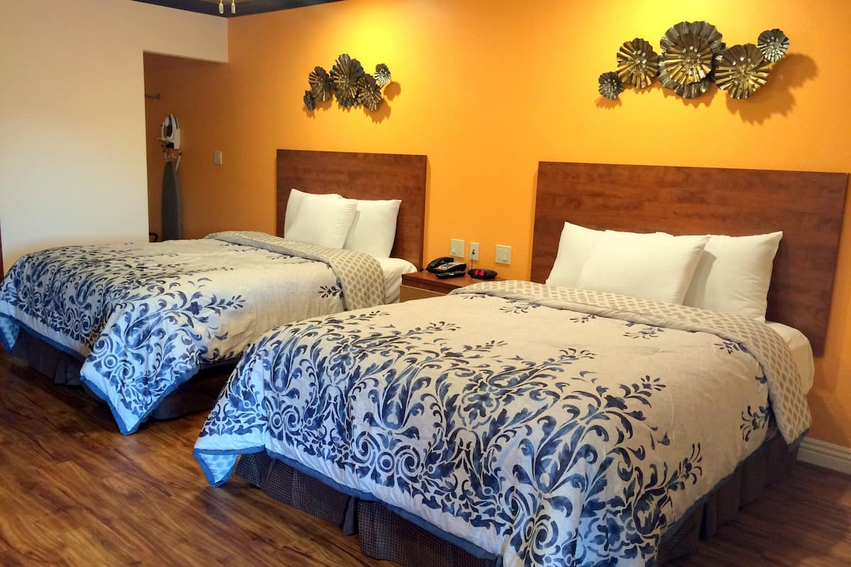 Premium bedding, desk, blackout drapes, free WiFi