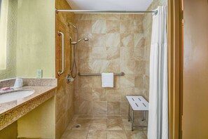 Amenidades de baño gratuitas, secadora de cabello, toallas