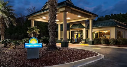 Days Inn by Wyndham Richmond Hill/Savannah