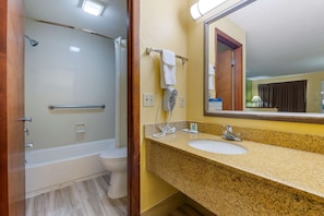 Suite, 1 trÚs grand lit, accessible aux personnes à mobilité réduite, non-fumeurs | Fer et planche à repasser, lits bébé (gratuits)
