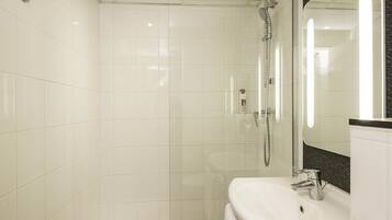 Schreibtisch, Verdunkelungsvorhänge, schallisolierte Zimmer