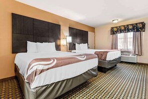 Escritorio, cortinas blackout, wifi gratis y ropa de cama 