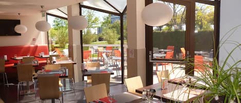 DĂźner et souper servis sur place