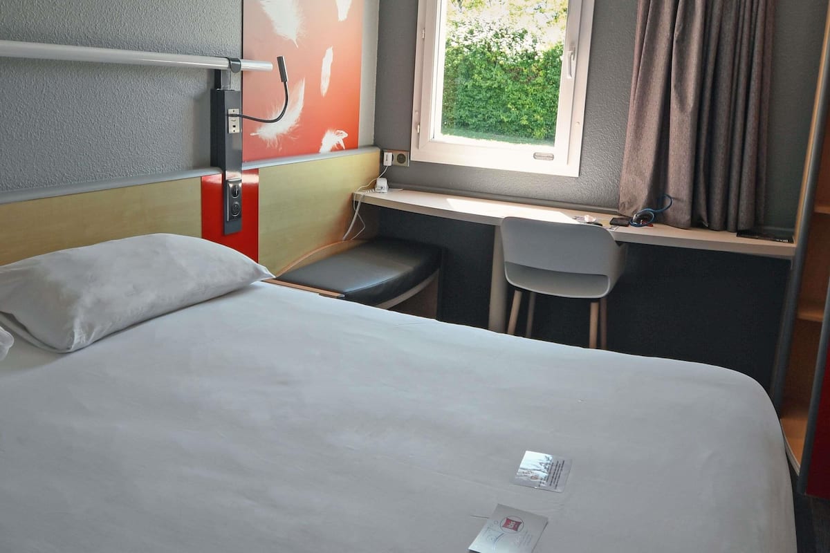 Standardzimmer, 1 Doppelbett | Hochwertige Bettwaren, Schreibtisch, Verdunkelungsvorhänge
