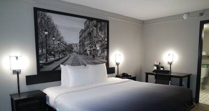 Super 8 by Wyndham Savannah