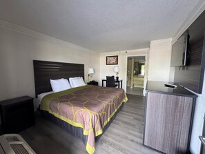 Room, 1 King Bed, Mobility Accessible, Non Smoking (Bathtub with Grab Bars) | Premium bedding, pillowtop beds, desk, laptop workspace