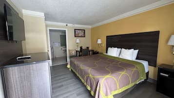 Kamar, 1 Tempat Tidur King, difabel mobilitas, Bebas Asap Rokok (Roll-in Shower) | Seprai premium, bantalan ekstra lembut, dan meja kerja