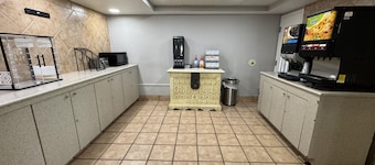 Super 8 by Wyndham Savannah