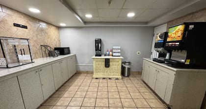 Super 8 by Wyndham Savannah
