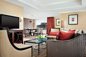 高級寢具、客房內保險箱、獨特裝潢、書桌