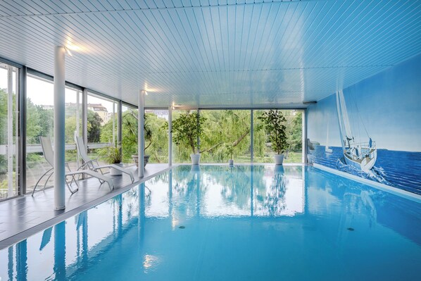 Exercise/lap pool